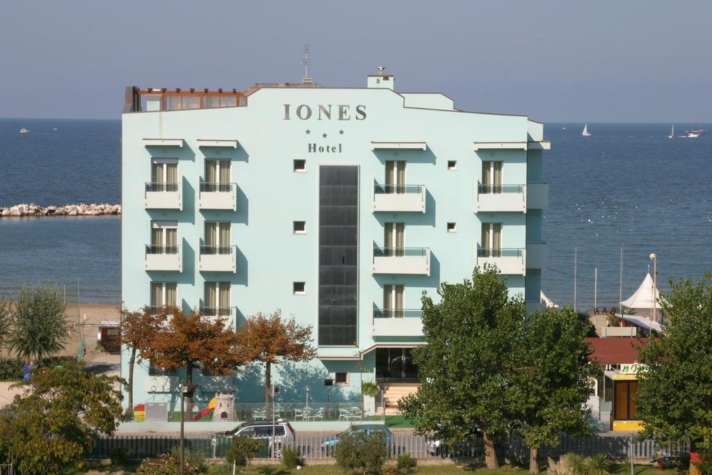 Hotel Iones Rimini Kültér fotó