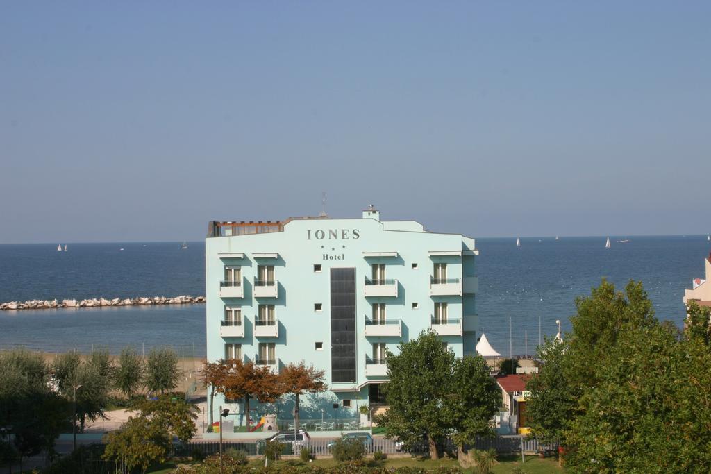 Hotel Iones Rimini Kültér fotó